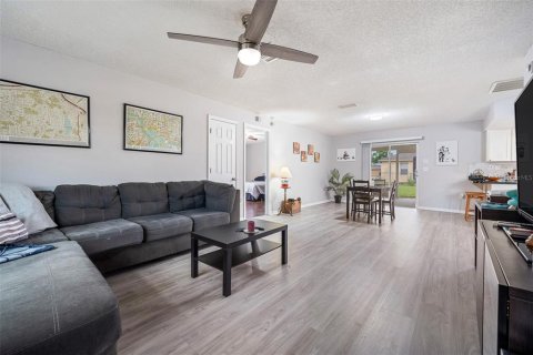 Casa en venta en Kissimmee, Florida, 2 dormitorios, 107.95 m2 № 1567142 - foto 3