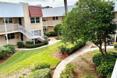 Condo in Saint Petersburg, Florida, 2 bedrooms  № 2155884 - photo 20