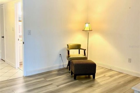 Condo in Saint Petersburg, Florida, 2 bedrooms  № 2155884 - photo 11