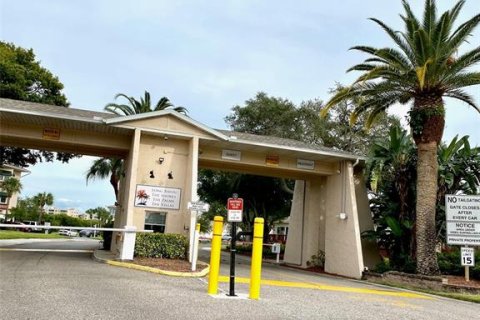 Condo in Saint Petersburg, Florida, 2 bedrooms  № 2155884 - photo 4