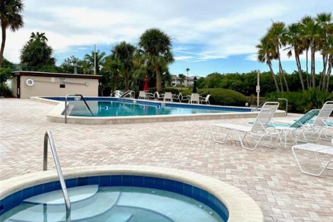 Condo in Saint Petersburg, Florida, 2 bedrooms  № 2155884 - photo 22