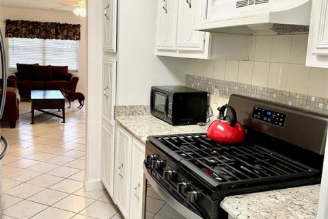Condo in Saint Petersburg, Florida, 2 bedrooms  № 2155884 - photo 6