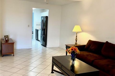 Condo in Saint Petersburg, Florida, 2 bedrooms  № 2155884 - photo 5