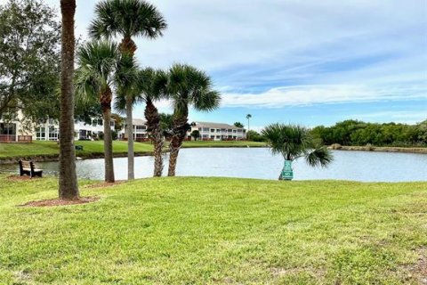 Condo in Saint Petersburg, Florida, 2 bedrooms  № 2155884 - photo 24