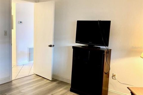 Condo in Saint Petersburg, Florida, 2 bedrooms  № 2155884 - photo 17