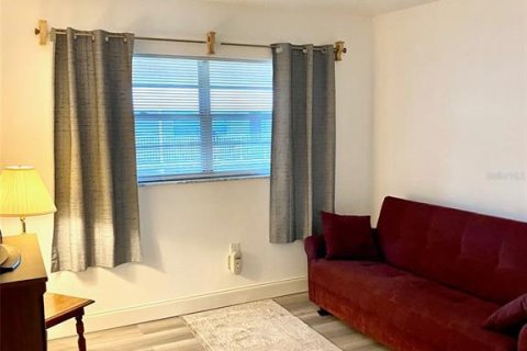 Condo in Saint Petersburg, Florida, 2 bedrooms  № 2155884 - photo 15