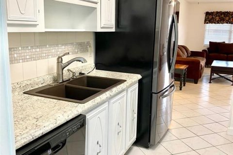 Condo in Saint Petersburg, Florida, 2 bedrooms  № 2155884 - photo 7