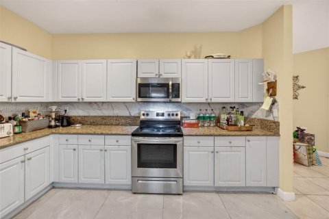 Casa en venta en Homestead, Florida, 5 dormitorios, 250.19 m2 № 1997765 - foto 11