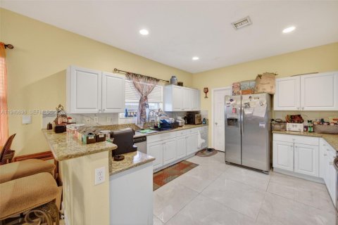 Casa en venta en Homestead, Florida, 5 dormitorios, 250.19 m2 № 1997765 - foto 10