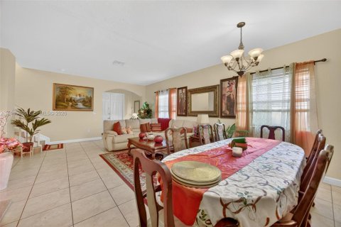 Casa en venta en Homestead, Florida, 5 dormitorios, 250.19 m2 № 1997765 - foto 6