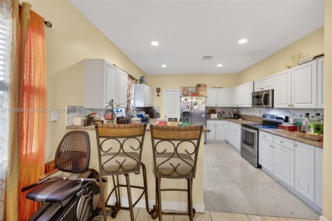 Casa en venta en Homestead, Florida, 5 dormitorios, 250.19 m2 № 1997765 - foto 9