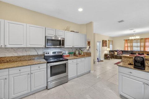 Casa en venta en Homestead, Florida, 5 dormitorios, 250.19 m2 № 1997765 - foto 12