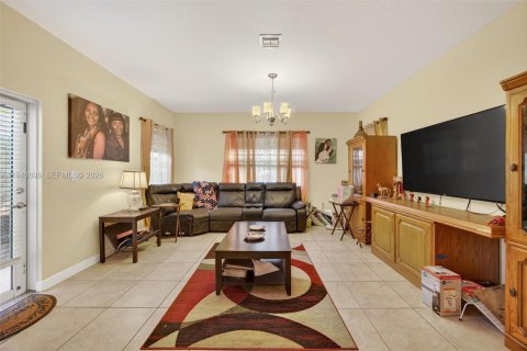 Casa en venta en Homestead, Florida, 5 dormitorios, 250.19 m2 № 1997765 - foto 8