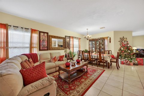 Casa en venta en Homestead, Florida, 5 dormitorios, 250.19 m2 № 1997765 - foto 5