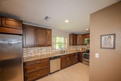 Casa en venta en Sarasota, Florida, 2 dormitorios, 135.27 m2 № 1873914 - foto 17