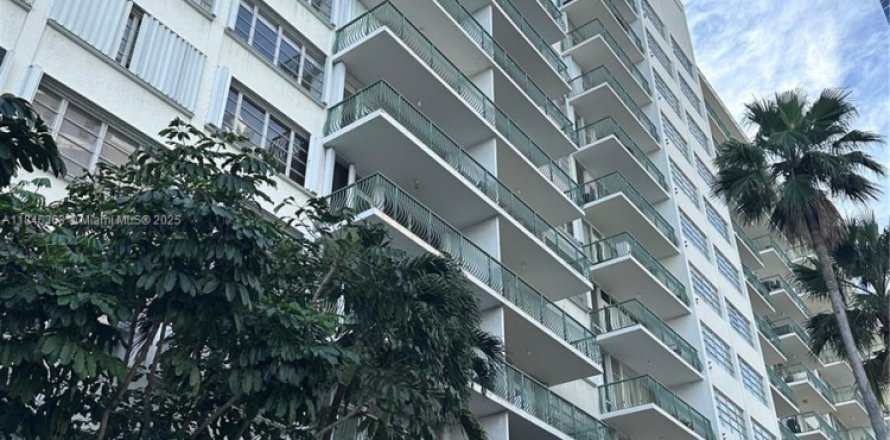 Condominio en Miami, Florida, 1 dormitorio № 1844217
