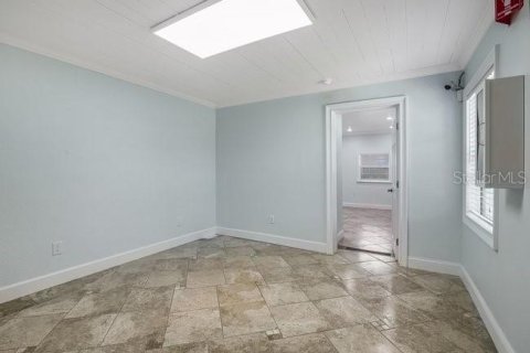 Commercial property in Tavares, Florida 226.68 sq.m. № 2227217 - photo 5