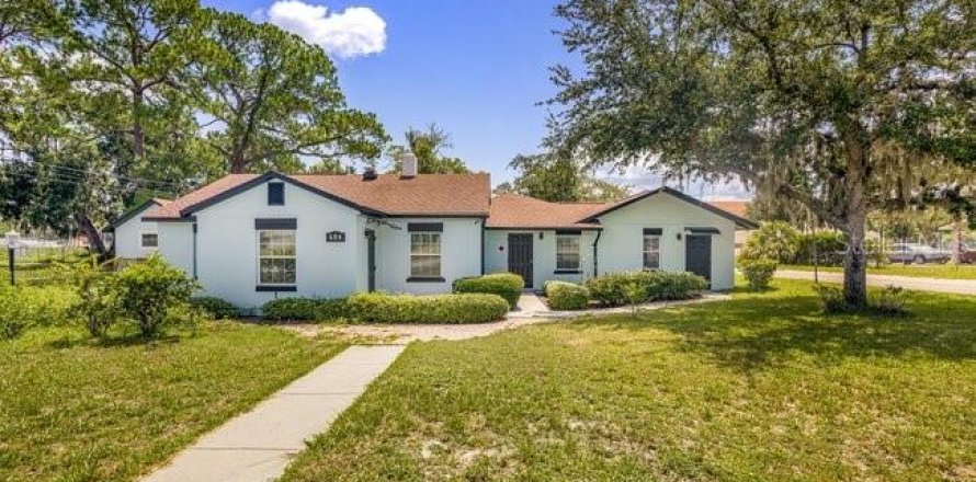 Commercial property in Tavares, Florida 226.68 sq.m. № 2227217