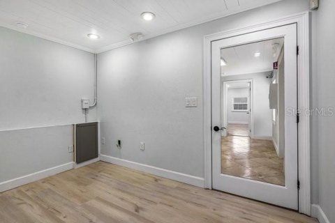Commercial property in Tavares, Florida 226.68 sq.m. № 2227217 - photo 7