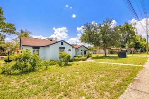 Commercial property in Tavares, Florida 226.68 sq.m. № 2227217 - photo 2