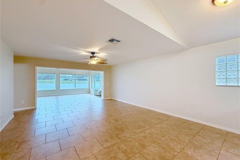 House in Summerfield, Florida 3 bedrooms, 244.98 sq.m. № 2211528 - photo 28