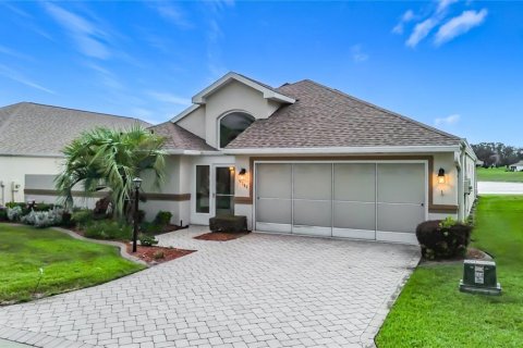 House in Summerfield, Florida 3 bedrooms, 244.98 sq.m. № 2211528