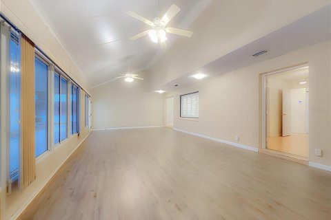 House in Summerfield, Florida 3 bedrooms, 244.98 sq.m. № 2211528 - photo 16