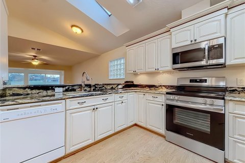 House in Summerfield, Florida 3 bedrooms, 244.98 sq.m. № 2211528 - photo 27