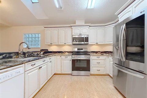 House in Summerfield, Florida 3 bedrooms, 244.98 sq.m. № 2211528 - photo 25