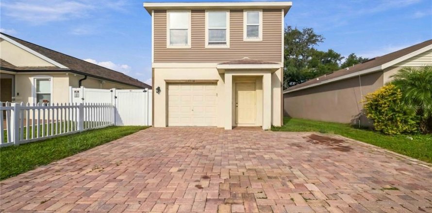 House in Bradenton, Florida 3 bedrooms, 155.15 sq.m. № 2391407