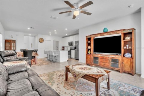 House in Davenport, Florida 5 bedrooms, 225.75 sq.m. № 1569365 - photo 9