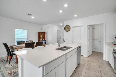 House in Davenport, Florida 5 bedrooms, 225.75 sq.m. № 1569365 - photo 11