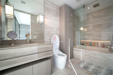 Copropriété à vendre à Sunny Isles Beach, Floride: 2 chambres, 105.72 m2 № 1968099 - photo 17