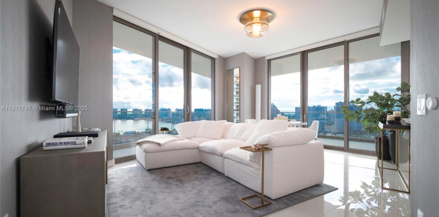 Condo à Sunny Isles Beach, Floride, 2 chambres № 1968099