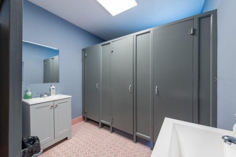 Immobilier commercial à louer à Tampa, Floride: 667.04 m2 № 2419518 - photo 15