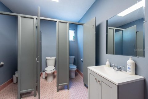 Immobilier commercial à louer à Tampa, Floride: 667.04 m2 № 2419518 - photo 16