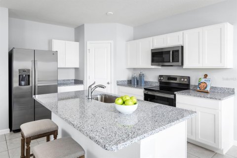 House in Dundee, Florida 3 bedrooms, 134.89 sq.m. № 1591926 - photo 6