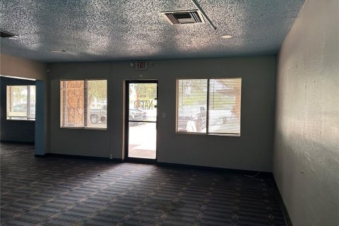 Propiedad comercial en alquiler en Spring Hill, Florida № 1905846 - foto 5