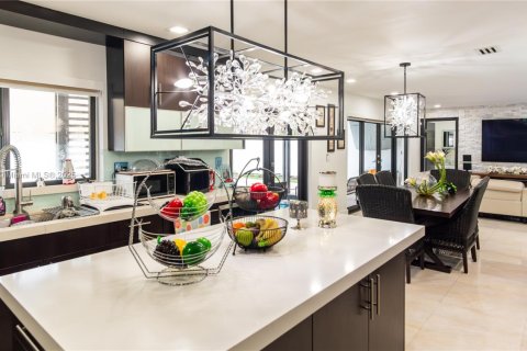 Villa ou maison à vendre à Miami, Floride: 5 chambres, 253.44 m2 № 1979304 - photo 2