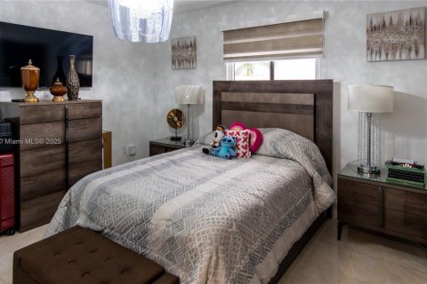 Villa ou maison à vendre à Miami, Floride: 5 chambres, 253.44 m2 № 1979304 - photo 14