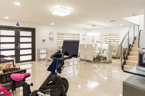 Villa ou maison à vendre à Miami, Floride: 5 chambres, 253.44 m2 № 1979304 - photo 5