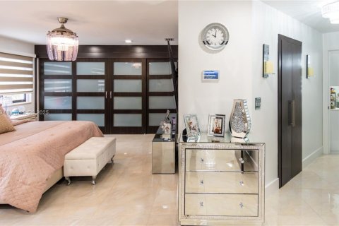 Villa ou maison à vendre à Miami, Floride: 5 chambres, 253.44 m2 № 1979304 - photo 21