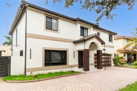 Villa ou maison à vendre à Miami, Floride: 5 chambres, 253.44 m2 № 1979304 - photo 1