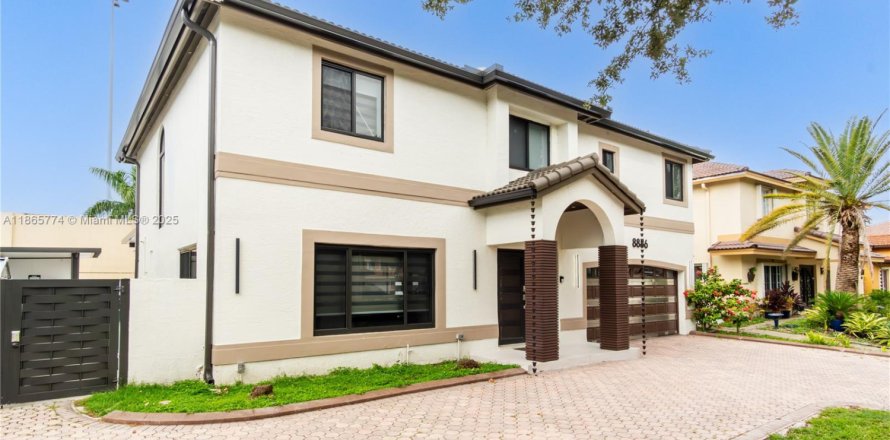 Villa ou maison à Miami, Floride 5 chambres, 253.44 m2 № 1979304