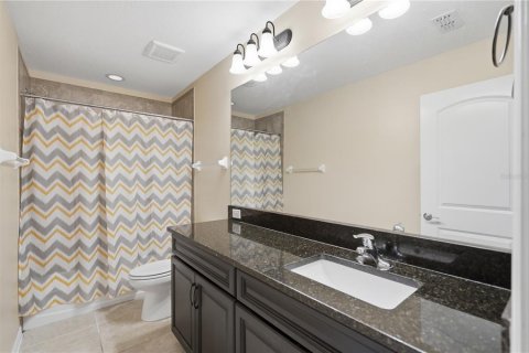 House in Seffner, Florida 5 bedrooms, 444.35 sq.m. № 2342499 - photo 19