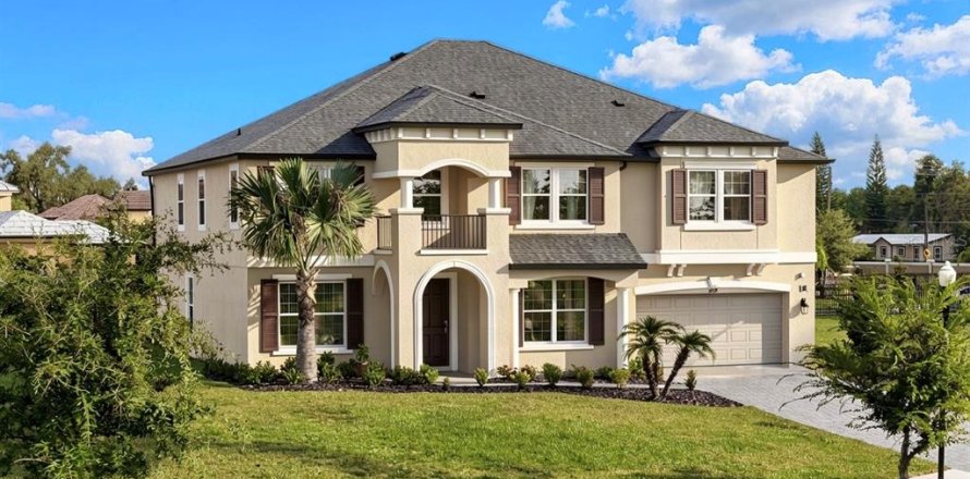 House in Seffner, Florida 5 bedrooms, 444.35 sq.m. № 2342499