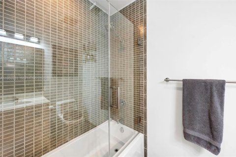 Купить кондоминиум в Майами, Флорида 2 спальни, 109.72м2, № 2020119 - фото 23