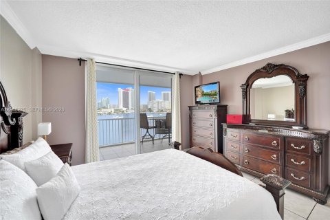 Condo in Hallandale Beach, Florida, 1 bedroom  № 2004798 - photo 22