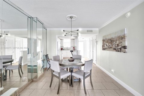 Condo in Hallandale Beach, Florida, 1 bedroom  № 2004798 - photo 14