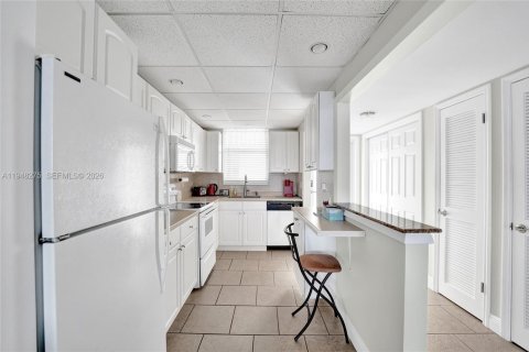 Condo in Hallandale Beach, Florida, 1 bedroom  № 2004798 - photo 18